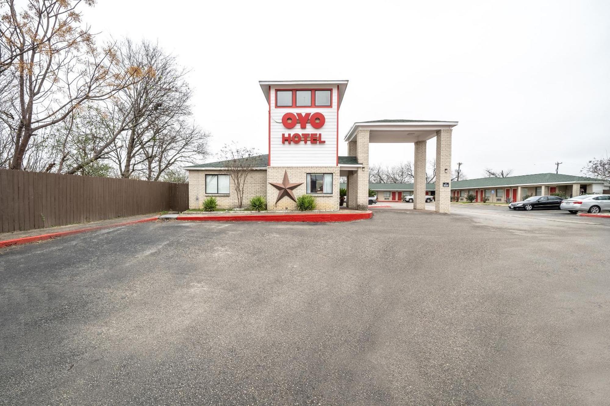 Oyo Hotel San Antonio Near At&T Center Экстерьер фото